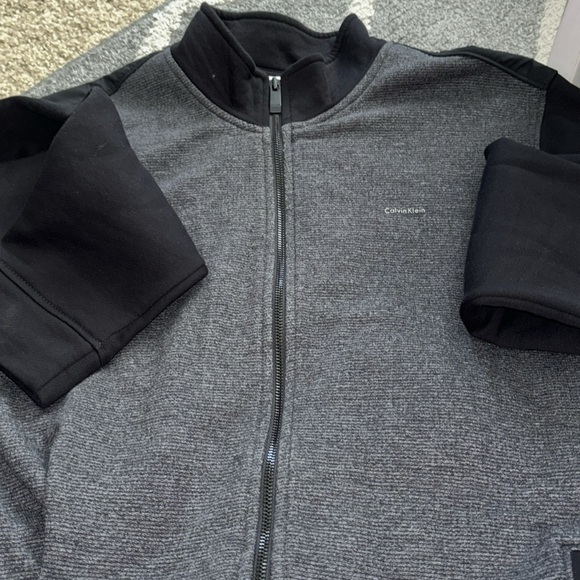 𝐂𝐚𝐥𝐯𝐢𝐧 𝐊𝐥𝐞𝐢𝐧 - Picture 2 of 3